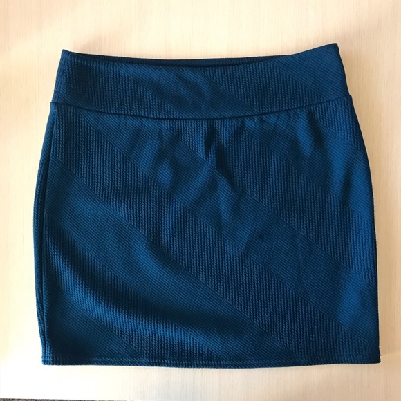 American Eagle Outfitters Dresses & Skirts - Navy Blue American Eagle Ribbed Skirt, Sz L